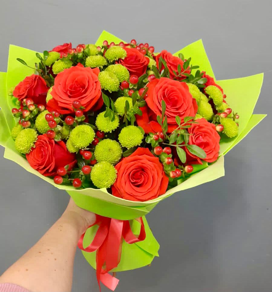 Букет цветов из: Хризантемы и Розы в Радужном Ханты-Мансийского АО