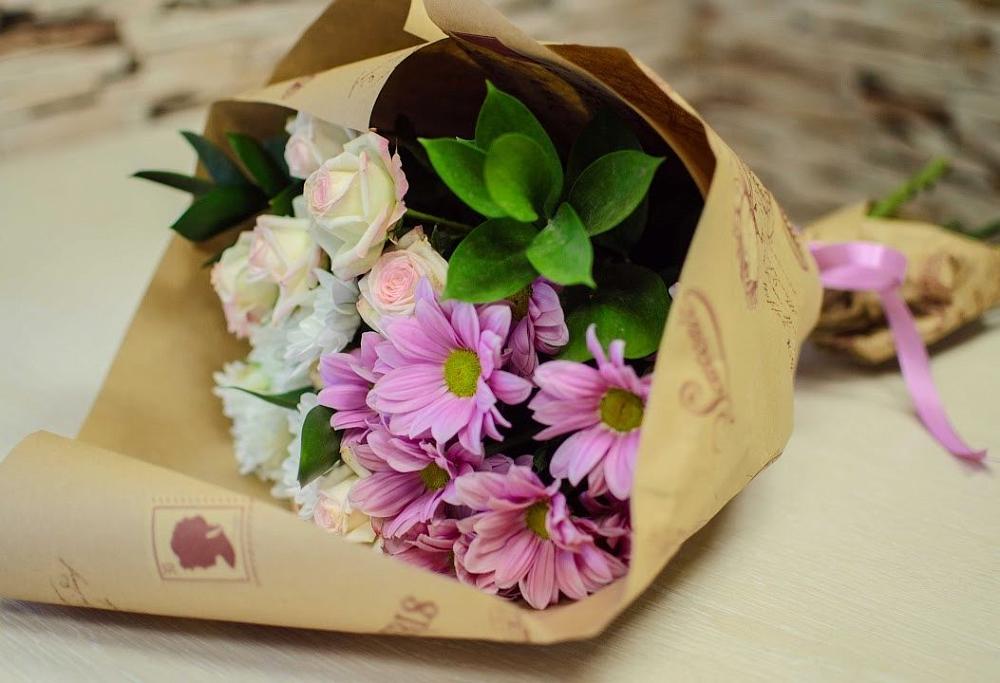 Букет цветов из: Розы и Хризантемы в Радужном Ханты-Мансийского АО