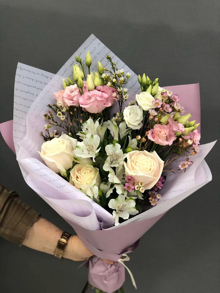 Букет цветов из: Альстромерии, Розы и Лизиантусы в Радужном Ханты-Мансийского АО