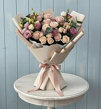 Букет цветов из:  Розы и Лизиантусы в Радужном Ханты-Мансийского АО