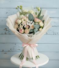 Букет цветов из:  Розы и Лизиантусы в Радужном Ханты-Мансийского АО