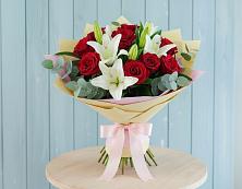 Букет цветов из:  Лилии и Розы в Радужном Ханты-Мансийского АО