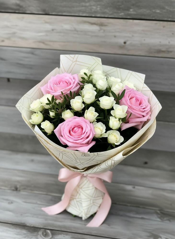 Букет цветов из: Розы в Радужном Ханты-Мансийского АО