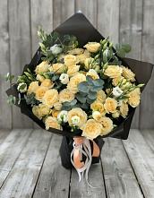 Букет цветов из:  Розы и Лизиантусы в Радужном Ханты-Мансийского АО