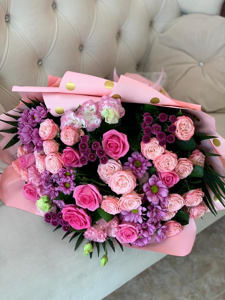 Букет цветов из: Хризантемы, Розы и Лизиантусы в Радужном Ханты-Мансийского АО