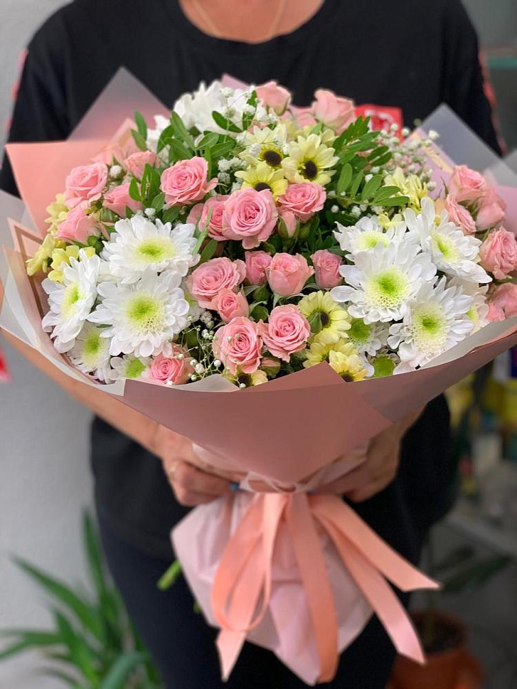 Букет цветов из: Розы и Хризантемы в Радужном Ханты-Мансийского АО