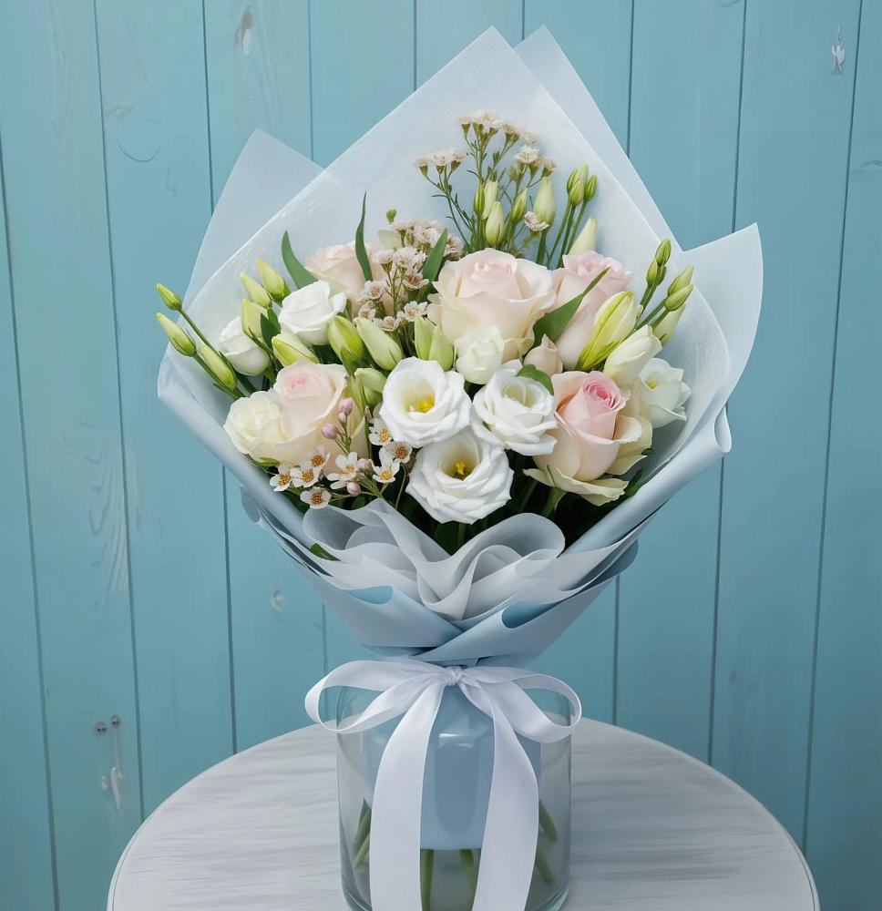 Букет цветов из: Розы и Лизиантусы в Радужном Ханты-Мансийского АО