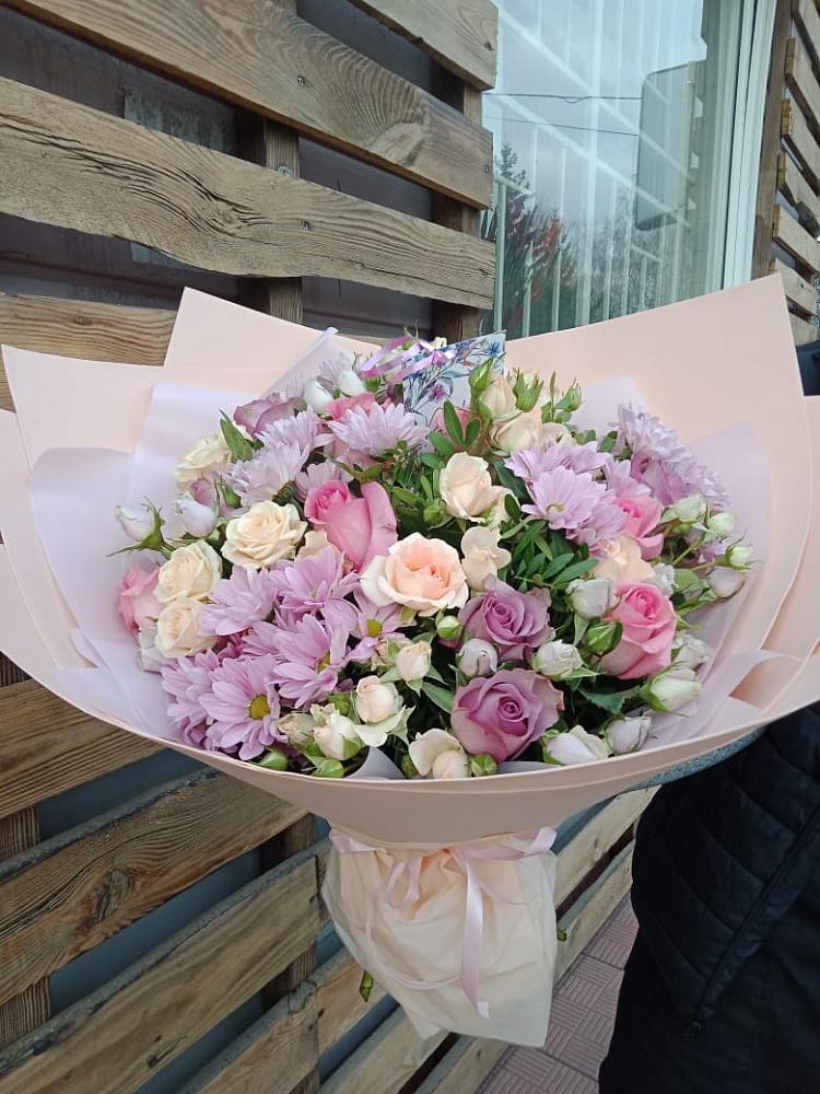 Букет цветов из: Розы и Хризантемы в Радужном Ханты-Мансийского АО