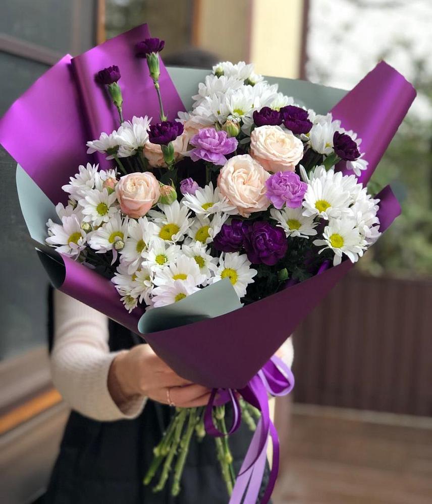 Букет цветов из: Хризантемы, Гвоздики и Розы в Радужном Ханты-Мансийского АО