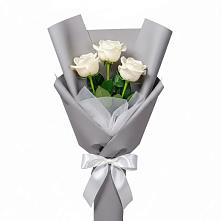 Букет 3 белые розы в Радужном Ханты-Мансийского АО