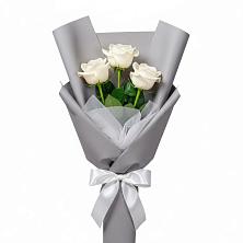Букет 3 белые розы в Радужном Ханты-Мансийского АО