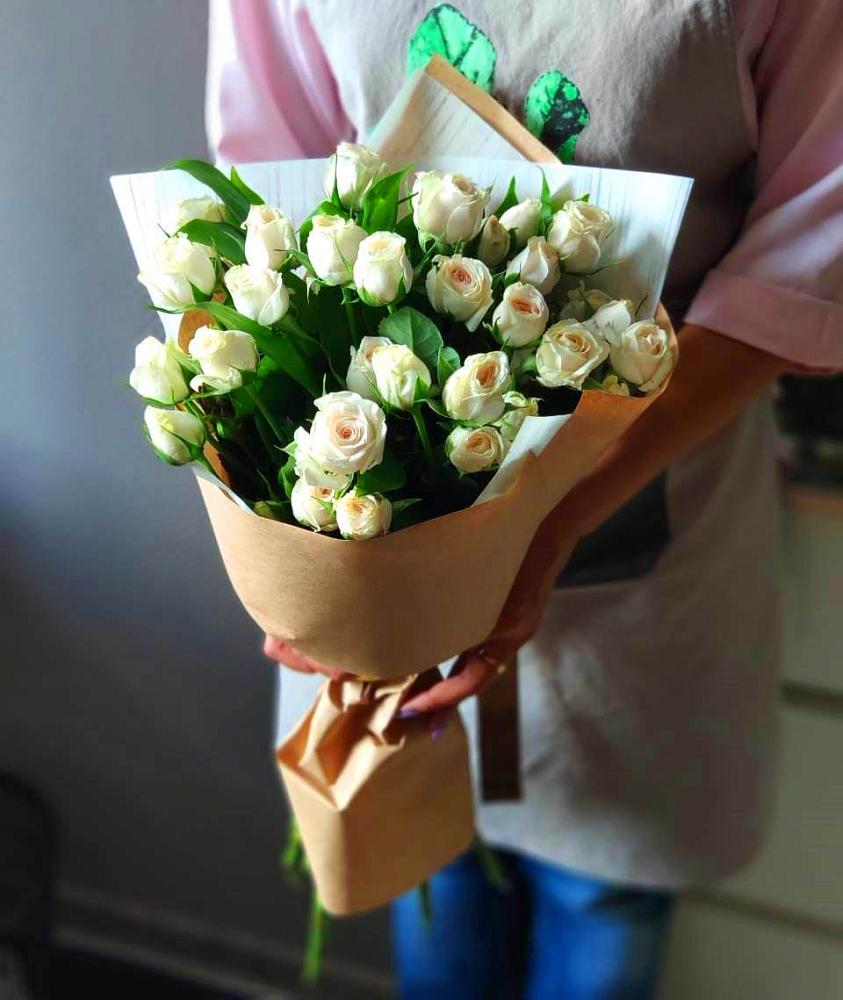 Букет цветов из: Розы в Радужном Ханты-Мансийского АО