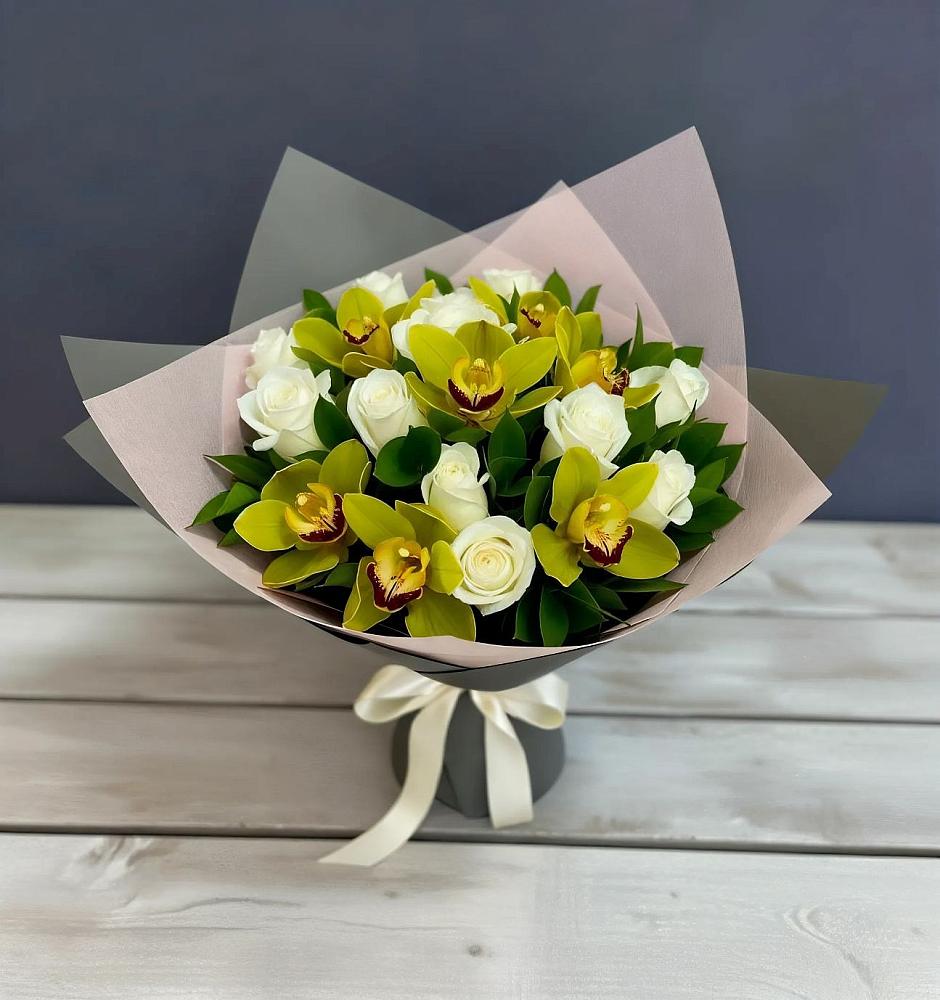 Букет цветов из: Орхидеи и Розы в Радужном Ханты-Мансийского АО