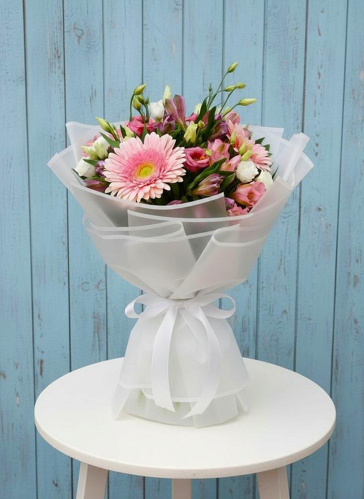 Букет цветов из: Герберы, Альстромерии и Лизиантусы в Радужном Ханты-Мансийского АО