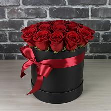 Цветочная композиция из Розы в шляпной коробке в Радужном Ханты-Мансийского АО