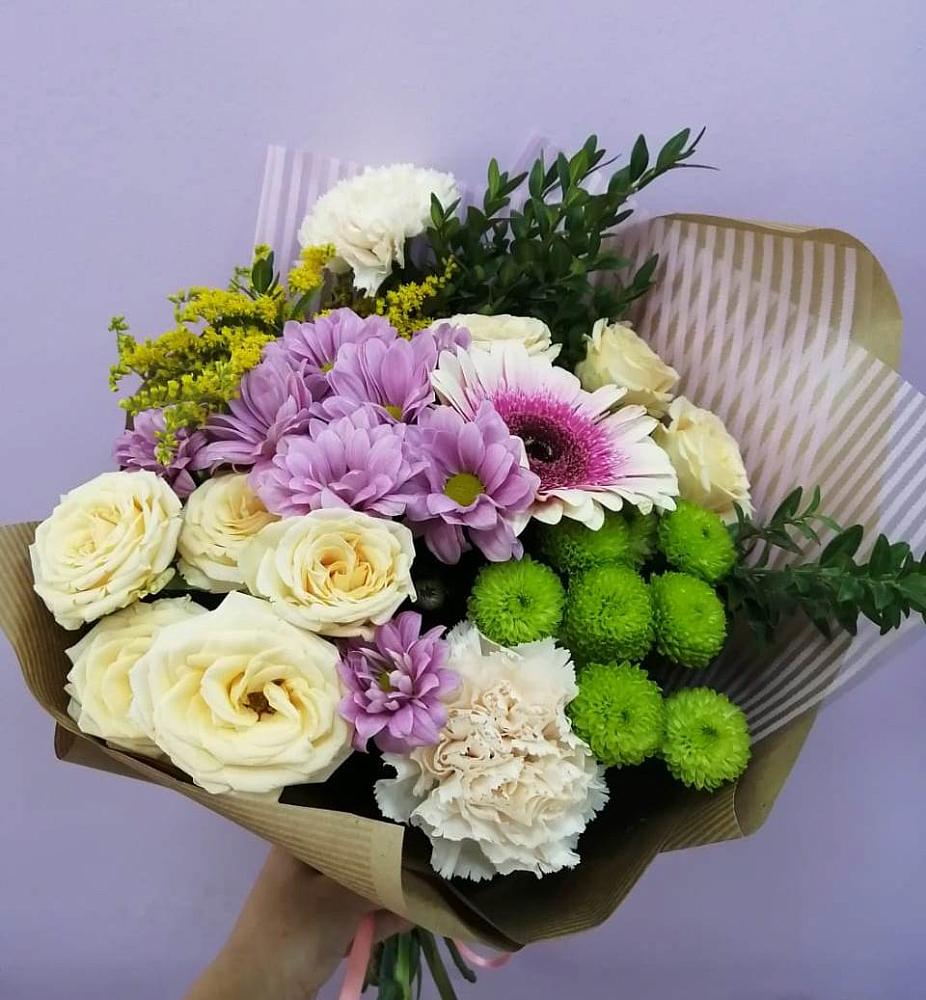 Букет цветов из: Хризантемы, Розы, Гвоздики и Герберы в Радужном Ханты-Мансийского АО