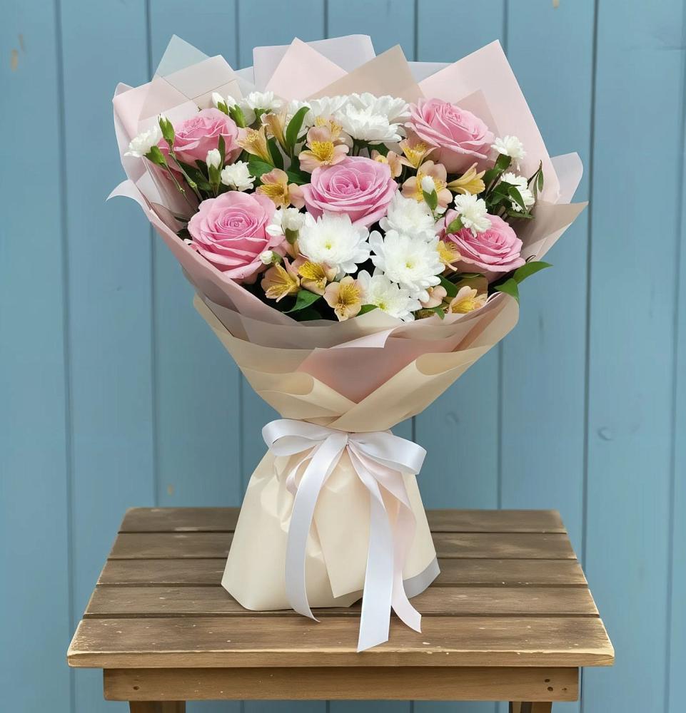 Букет цветов из: Гвоздики, Орхидеи и Розы в Радужном Ханты-Мансийского АО