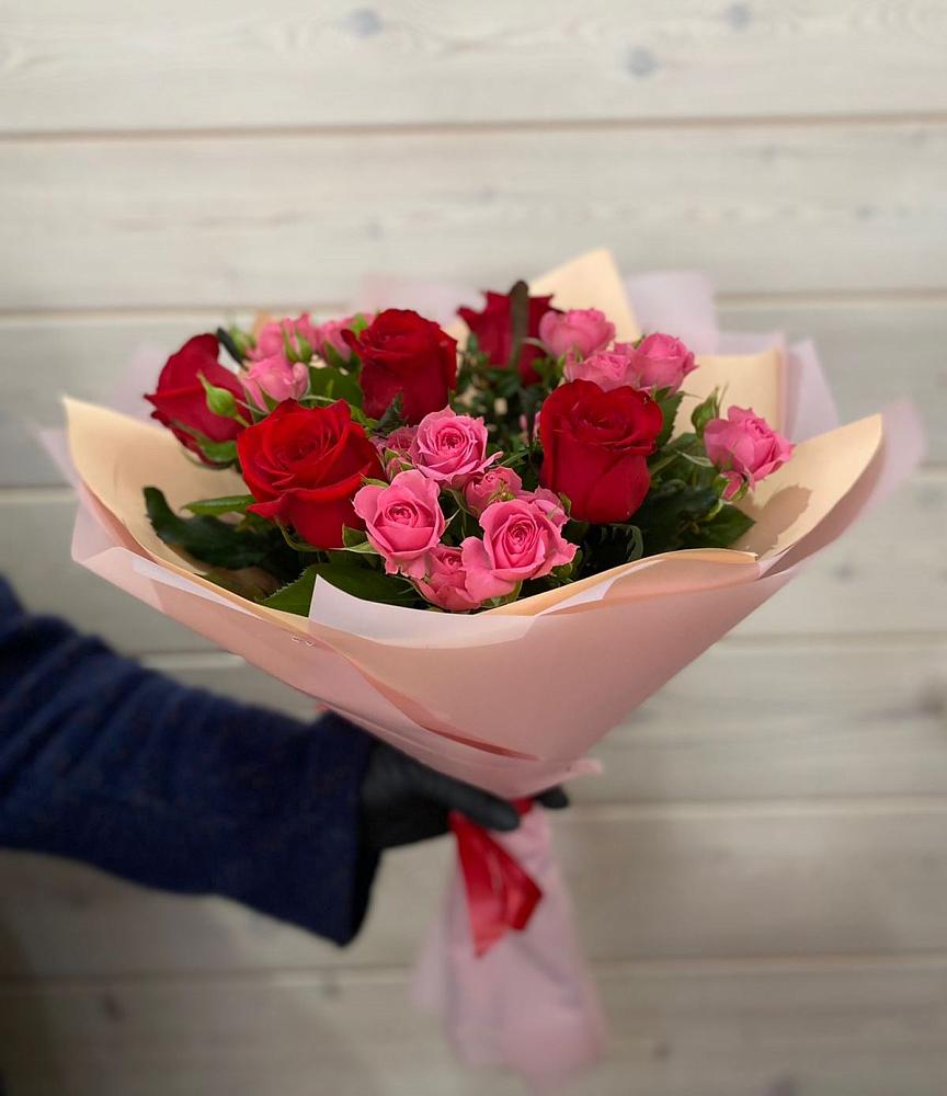Букет цветов из: Розы в Радужном Ханты-Мансийского АО