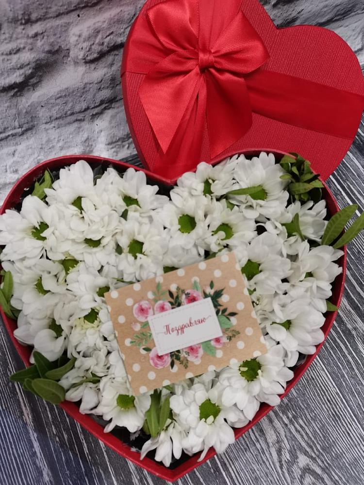 Цветочная композиция из Хризантемы в виде сердца в Радужном Ханты-Мансийского АО