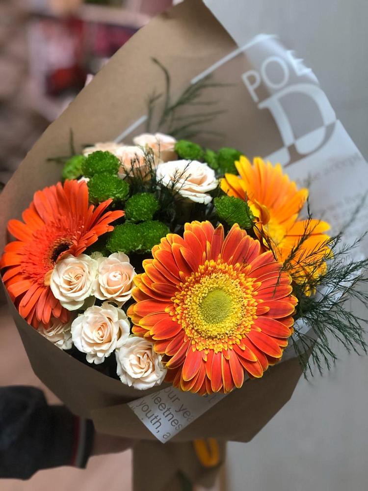 Букет цветов из: Герберы, Хризантемы и Розы в Радужном Ханты-Мансийского АО
