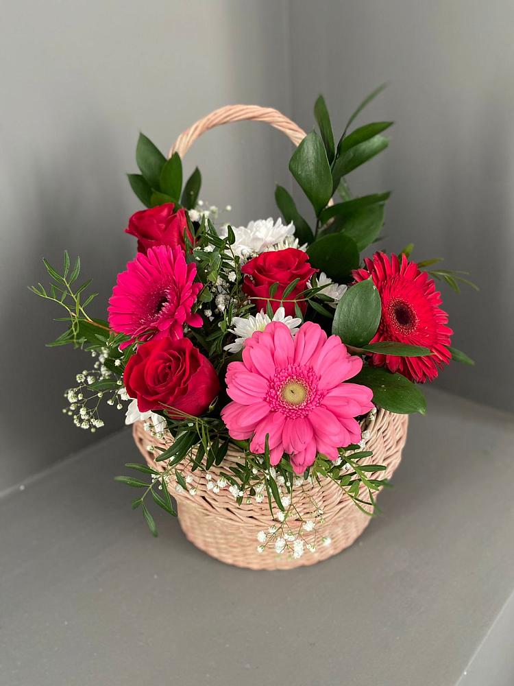 Цветочная композиция из Розы, Хризантемы и Герберы в корзине в Радужном Ханты-Мансийского АО