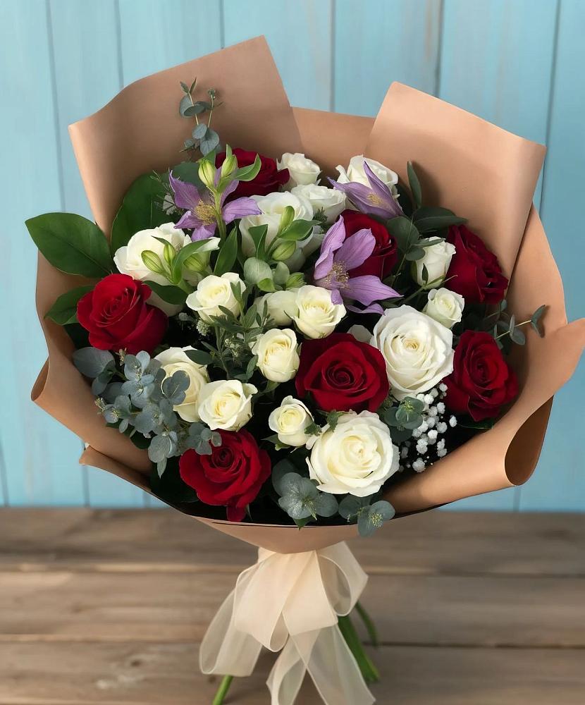 Букет цветов из: Розы и Альстромерии в Радужном Ханты-Мансийского АО
