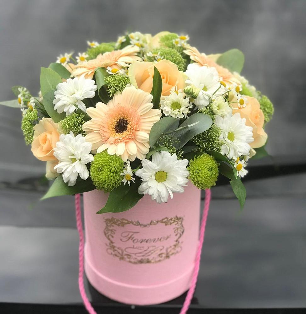 Цветочная композиция из Розы, Герберы и Хризантемы в шляпной коробке в Радужном Ханты-Мансийского АО