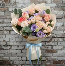 Букет цветов из:  Розы, Лизиантусы и Гвоздики в Радужном Ханты-Мансийского АО