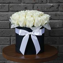 Цветочная композиция из Розы в шляпной коробке в Радужном Ханты-Мансийского АО