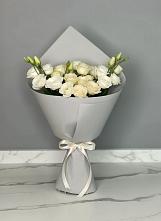 Букет цветов из:  Розы и Лизиантусы в Радужном Ханты-Мансийского АО